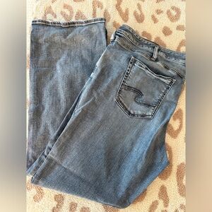 Gently Used Silver Jeans. Size- 24/L33. Medium wash, Suki Bootcut.